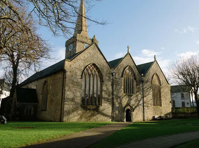 Z Cars Tenby cabs offering transport to St Mary's Church
